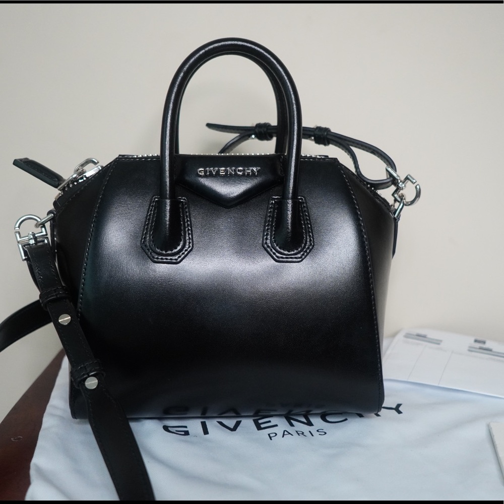 GIVENCHY Mini Antigona Smooth Calfskin Black